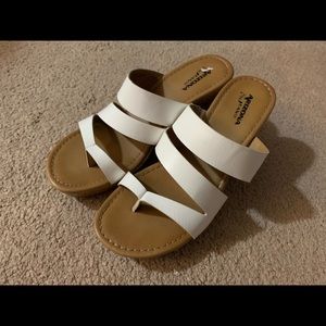 Women’s wedge sandals